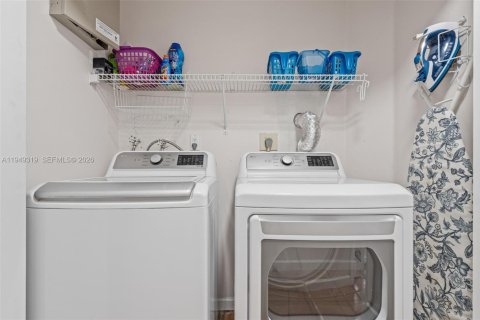 Townhouse in Plantation, Florida 3 bedrooms, 157.38 sq.m. № 2005138 - photo 8