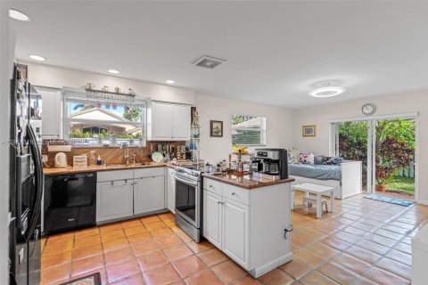 Townhouse in Plantation, Florida 3 bedrooms, 157.38 sq.m. № 2005138 - photo 6