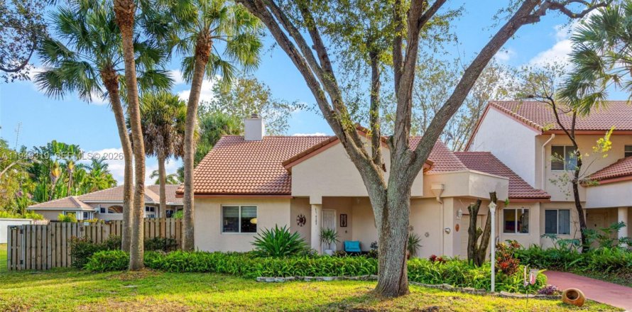 Townhouse in Plantation, Florida 3 bedrooms, 157.38 sq.m. № 2005138