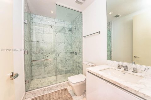 Condominio en venta en Sunny Isles Beach, Florida, 1 dormitorio, 104.52 m2 № 1939971 - foto 17