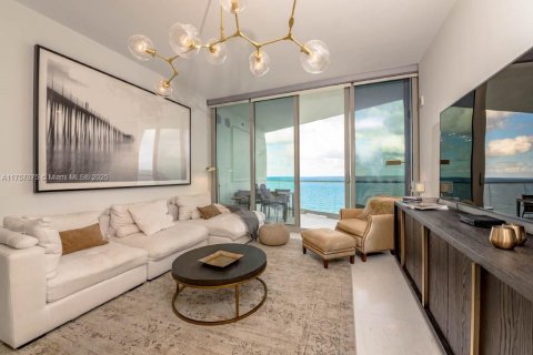 Condominio en venta en Sunny Isles Beach, Florida, 1 dormitorio, 104.52 m2 № 1939971 - foto 6