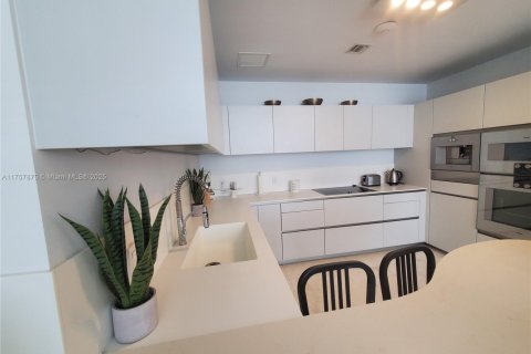 Condominio en venta en Sunny Isles Beach, Florida, 1 dormitorio, 104.52 m2 № 1939971 - foto 10