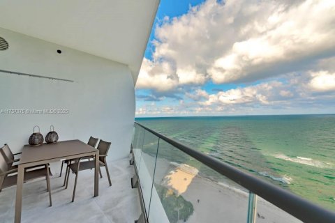 Condominio en venta en Sunny Isles Beach, Florida, 1 dormitorio, 104.52 m2 № 1939971 - foto 21