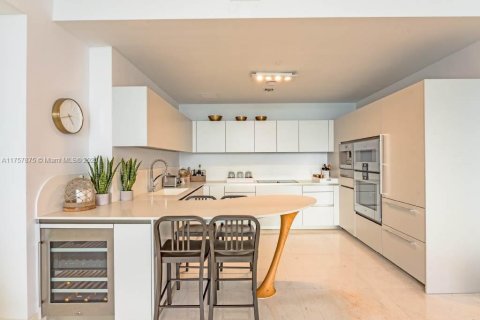 Condominio en venta en Sunny Isles Beach, Florida, 1 dormitorio, 104.52 m2 № 1939971 - foto 11