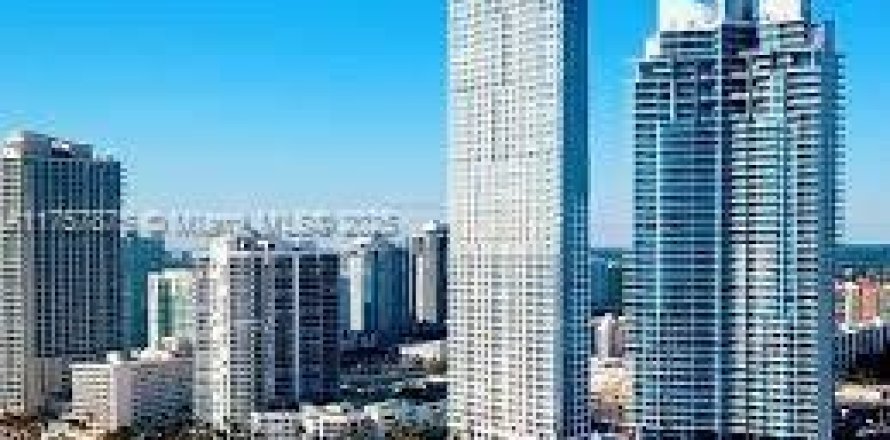 Condominio en Sunny Isles Beach, Florida, 1 dormitorio  № 1939971
