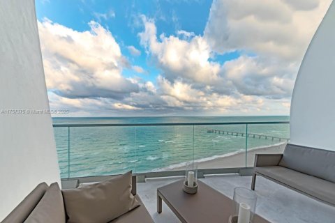 Condominio en venta en Sunny Isles Beach, Florida, 1 dormitorio, 104.52 m2 № 1939971 - foto 3