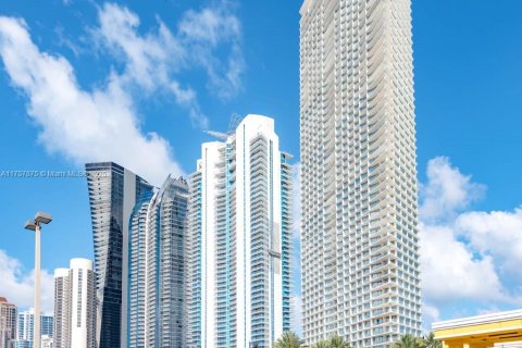 Condominio en venta en Sunny Isles Beach, Florida, 1 dormitorio, 104.52 m2 № 1939971 - foto 23