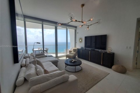 Condominio en venta en Sunny Isles Beach, Florida, 1 dormitorio, 104.52 m2 № 1939971 - foto 8