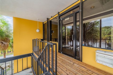 Propiedad comercial en alquiler en Tampa, Florida № 1066280 - foto 2