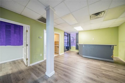 Propiedad comercial en alquiler en Tampa, Florida № 1066280 - foto 8