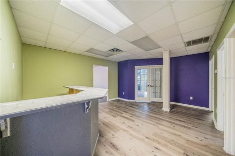 Propiedad comercial en alquiler en Tampa, Florida № 1066280 - foto 9