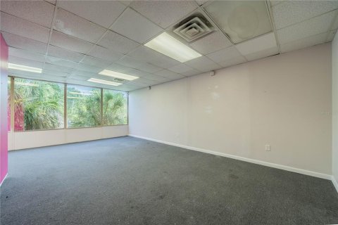 Propiedad comercial en alquiler en Tampa, Florida № 1066280 - foto 15