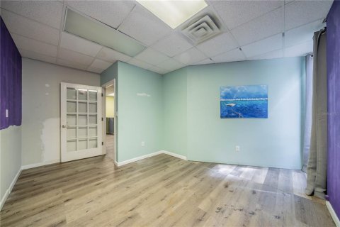 Propiedad comercial en alquiler en Tampa, Florida № 1066280 - foto 16
