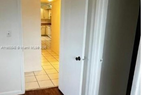 Снять в аренду кондоминиум в Хайалиа, Флорида 2 спальни, 80.82м2, № 1952103 - фото 5