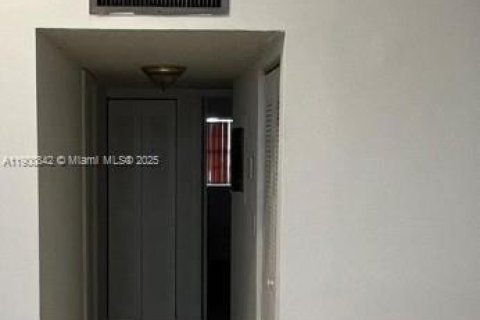 Снять в аренду кондоминиум в Хайалиа, Флорида 2 спальни, 80.82м2, № 1952103 - фото 15