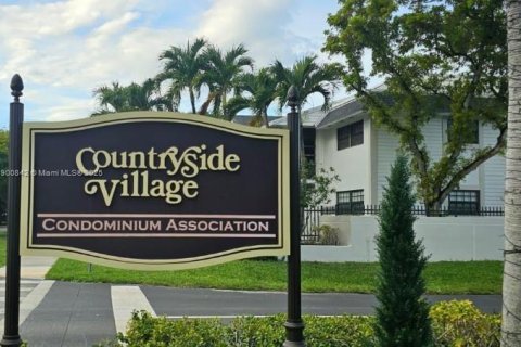 Снять в аренду кондоминиум в Хайалиа, Флорида 2 спальни, 80.82м2, № 1952103 - фото 1