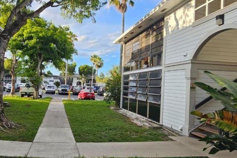 Снять в аренду кондоминиум в Хайалиа, Флорида 2 спальни, 80.82м2, № 1952103 - фото 3