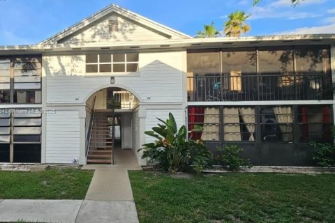 Снять в аренду кондоминиум в Хайалиа, Флорида 2 спальни, 80.82м2, № 1952103 - фото 2