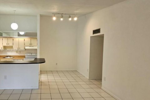 Снять в аренду кондоминиум в Хайалиа, Флорида 2 спальни, 80.82м2, № 1952103 - фото 9