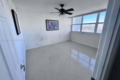 Купить кондоминиум в Халландейл-Бич, Флорида 3 комнаты, 133.78м2, № 2006591 - фото 7