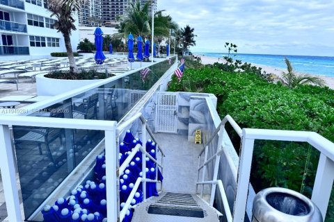 Купить кондоминиум в Халландейл-Бич, Флорида 3 комнаты, 133.78м2, № 2006591 - фото 15