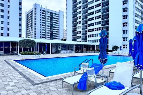 Купить кондоминиум в Халландейл-Бич, Флорида 3 комнаты, 133.78м2, № 2006591 - фото 11