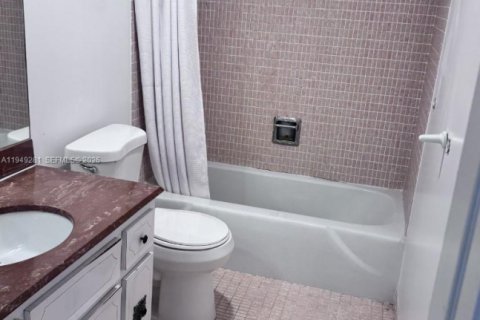 Купить кондоминиум в Халландейл-Бич, Флорида 3 комнаты, 133.78м2, № 2006591 - фото 10