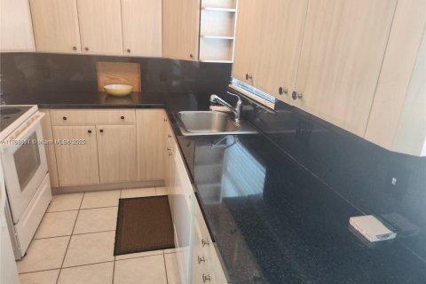 Купить кондоминиум в Дирфилд-Бич, Флорида 2 спальни, 76.18м2, № 2053588 - фото 7