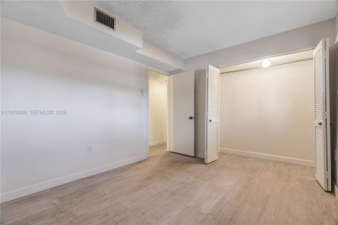 Купить кондоминиум в Саут-Майами, Флорида 3 спальни, 204.38м2, № 2049315 - фото 18