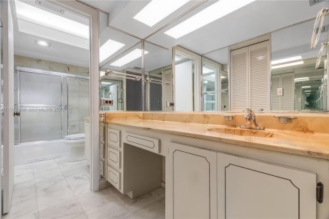 Купить кондоминиум в Саут-Майами, Флорида 3 спальни, 204.38м2, № 2049315 - фото 14