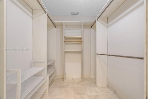 Купить кондоминиум в Саут-Майами, Флорида 3 спальни, 204.38м2, № 2049315 - фото 13