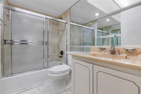 Купить кондоминиум в Саут-Майами, Флорида 3 спальни, 204.38м2, № 2049315 - фото 15