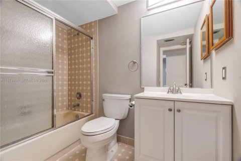 Купить кондоминиум в Саут-Майами, Флорида 3 спальни, 204.38м2, № 2049315 - фото 19