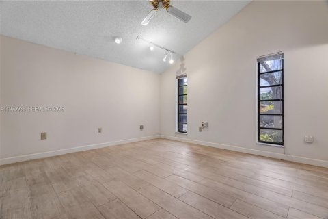 Купить кондоминиум в Саут-Майами, Флорида 3 спальни, 204.38м2, № 2049315 - фото 20