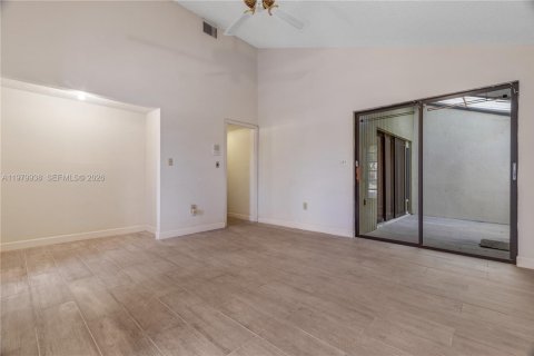 Купить кондоминиум в Саут-Майами, Флорида 3 спальни, 204.38м2, № 2049315 - фото 22