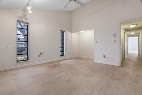 Купить кондоминиум в Саут-Майами, Флорида 3 спальни, 204.38м2, № 2049315 - фото 21