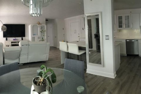 Condo in Saint Petersburg, Florida, 2 bedrooms  № 2209803 - photo 4