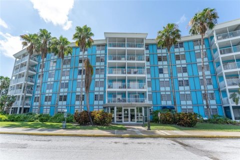 Condo in Saint Petersburg, Florida, 2 bedrooms  № 2209803