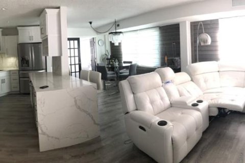 Condo in Saint Petersburg, Florida, 2 bedrooms  № 2209803 - photo 2