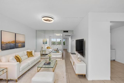 Copropriété à louer à Boca Raton, Floride: 2 chambres, 83.24 m2 № 2181217 - photo 3