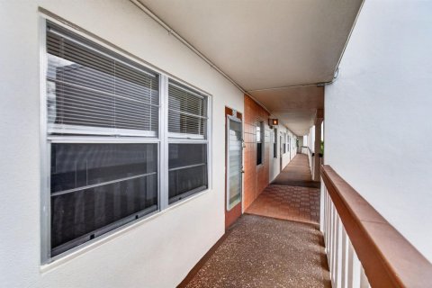 Copropriété à louer à Boca Raton, Floride: 2 chambres, 83.24 m2 № 2181217 - photo 13