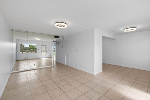 Copropriété à louer à Boca Raton, Floride: 2 chambres, 83.24 m2 № 2181217 - photo 2