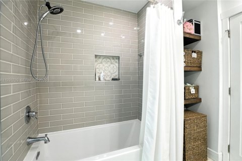 Villa ou maison à louer à North Miami, Floride: 2 chambres, 122.82 m2 № 1991358 - photo 12