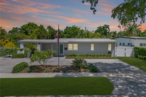 Villa ou maison à louer à North Miami, Floride: 2 chambres, 122.82 m2 № 1991358 - photo 1