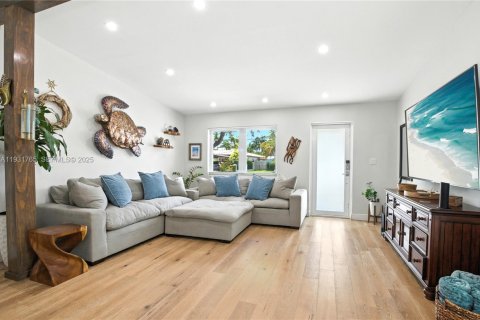 Villa ou maison à louer à North Miami, Floride: 2 chambres, 122.82 m2 № 1991358 - photo 6