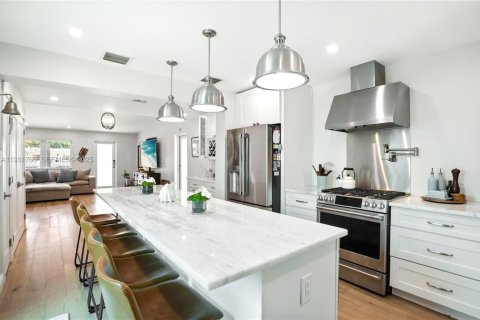 Villa ou maison à louer à North Miami, Floride: 2 chambres, 122.82 m2 № 1991358 - photo 9