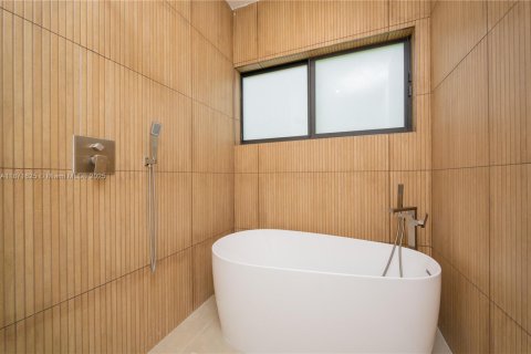 House in Fort Lauderdale, Florida 3 bedrooms, 282.61 sq.m. № 1920157 - photo 27