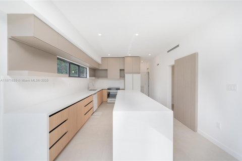House in Fort Lauderdale, Florida 3 bedrooms, 282.61 sq.m. № 1920157 - photo 6