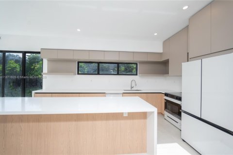 House in Fort Lauderdale, Florida 3 bedrooms, 282.61 sq.m. № 1920157 - photo 9