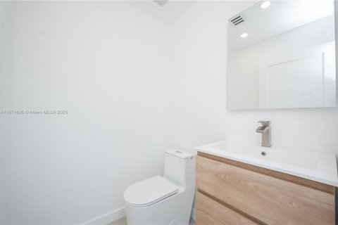 House in Fort Lauderdale, Florida 3 bedrooms, 282.61 sq.m. № 1920157 - photo 15